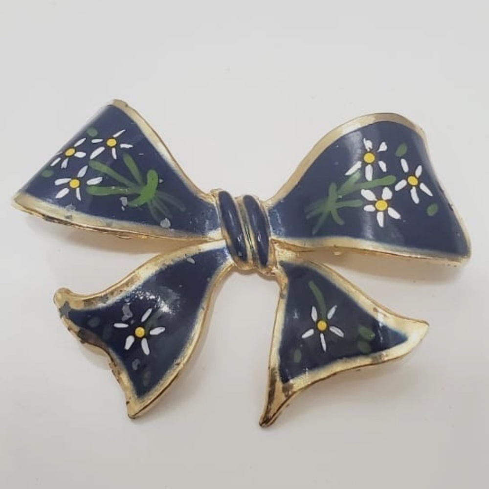 Ribbon Bow Brooch Pin 🌴